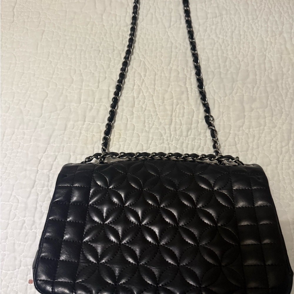 CHANEL Black Quilted Leather Shoulder Bag with Silver CC Lock - Picture 5 of 6